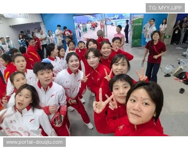 广东队女双10米台组合以0.9分优势险胜上海队夺冠