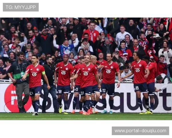 尼斯1-0领先布雷斯特,边路突破战术针对对手防守漏洞